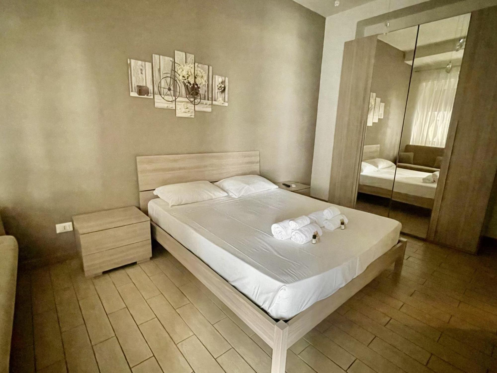 Domus Laterani By Jfm - Comfortable Apartment Big Terrace Colosseo Roma Esterno foto