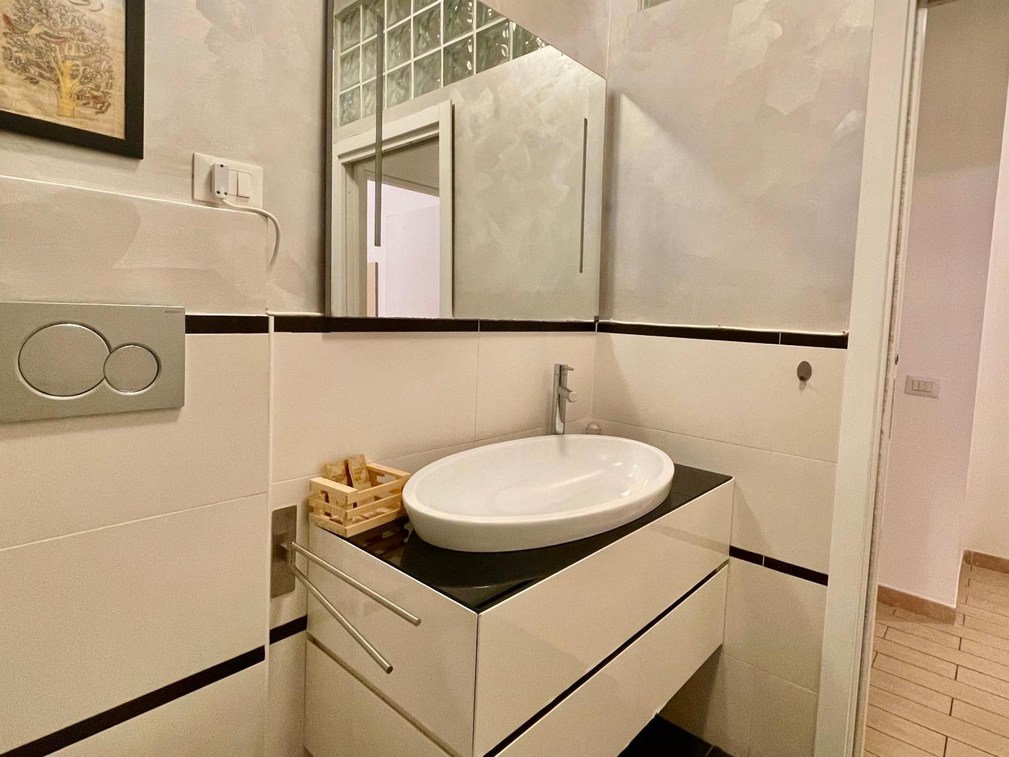 Domus Laterani By Jfm - Comfortable Apartment Big Terrace Colosseo Roma Esterno foto
